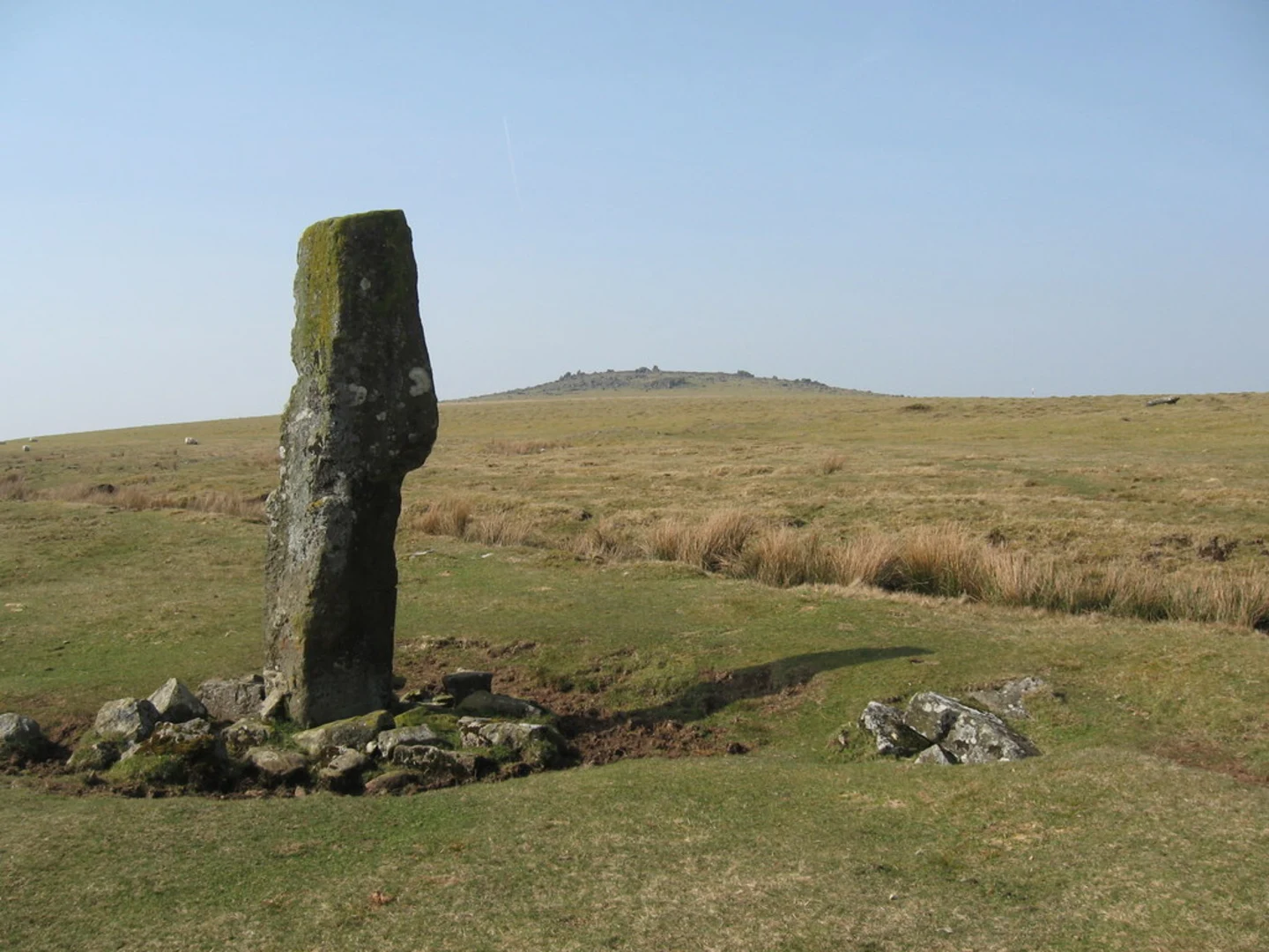 An image depicting the trail Middle Staple Tor, Roos Tor, Langstone Man, White Tor Camp and Cox Tor Loop and its surrounding area.