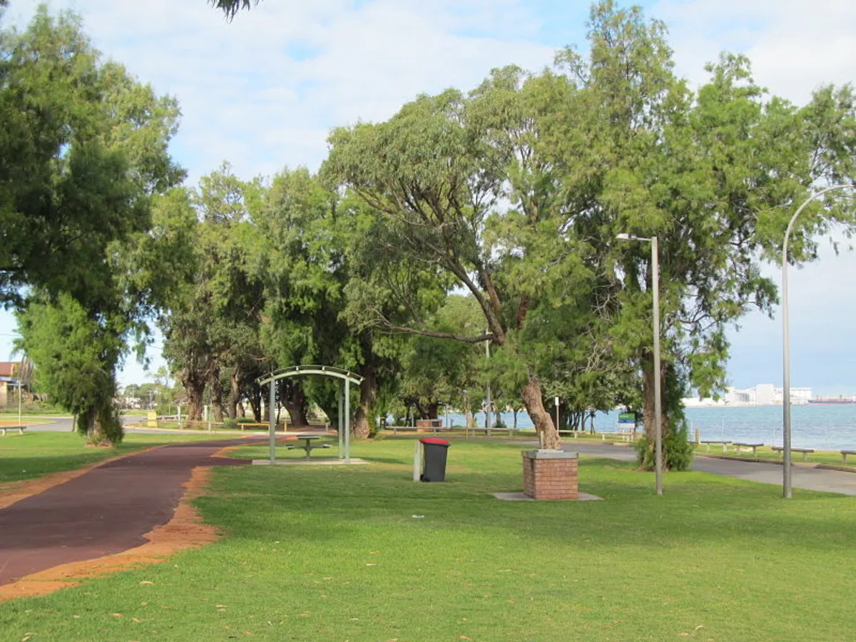 Bluff Point Heritage Trail