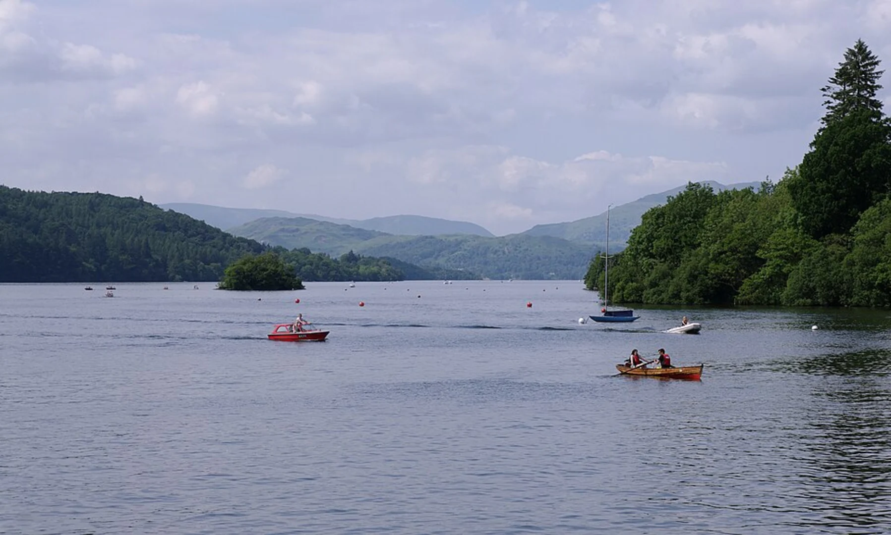 An image depicting the trail Lakeside to Bowness on Windermere Walk via Windermere and its surrounding area.