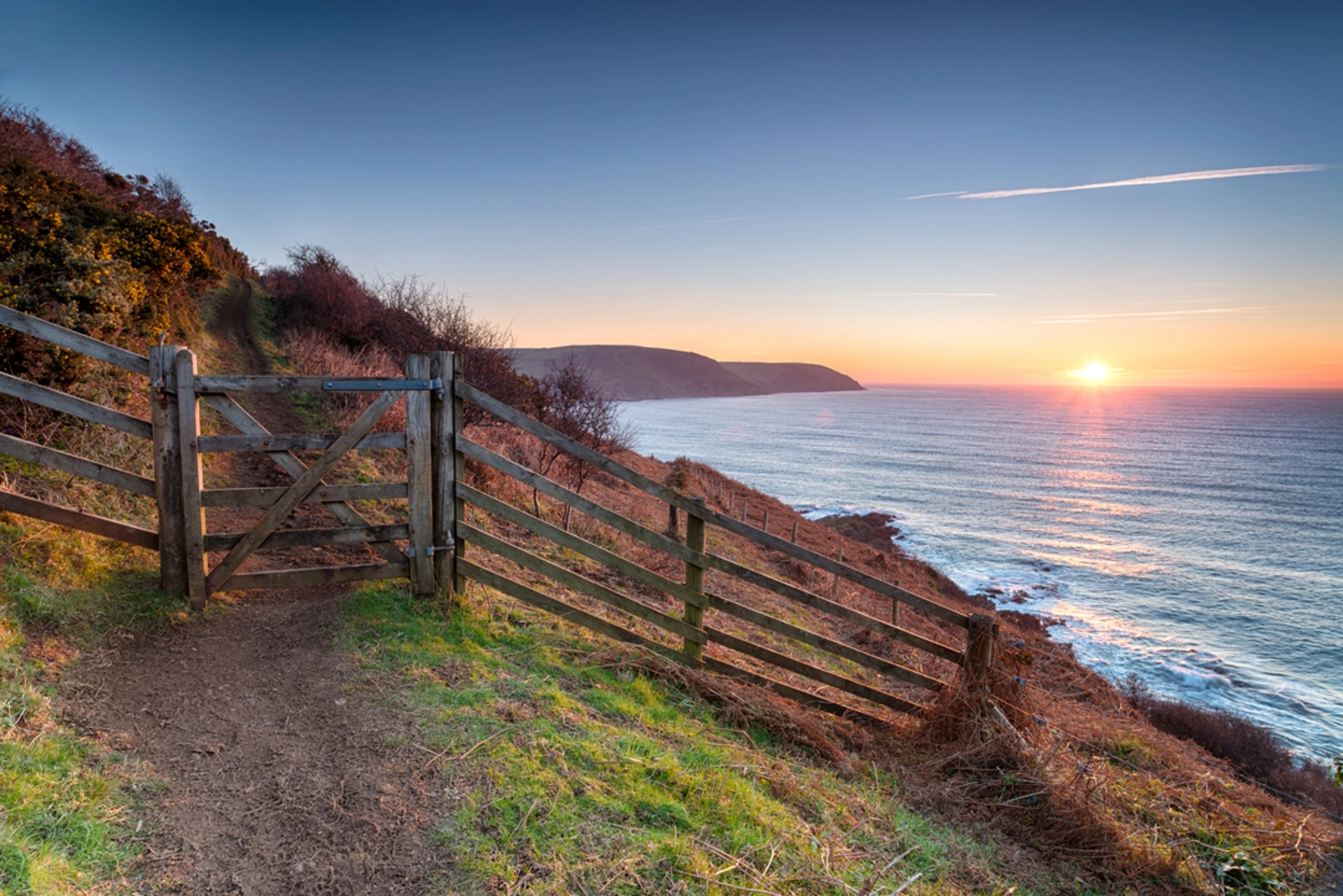 An image depicting the trail Pencarrow Head and Pont Pill Walk and its surrounding area.