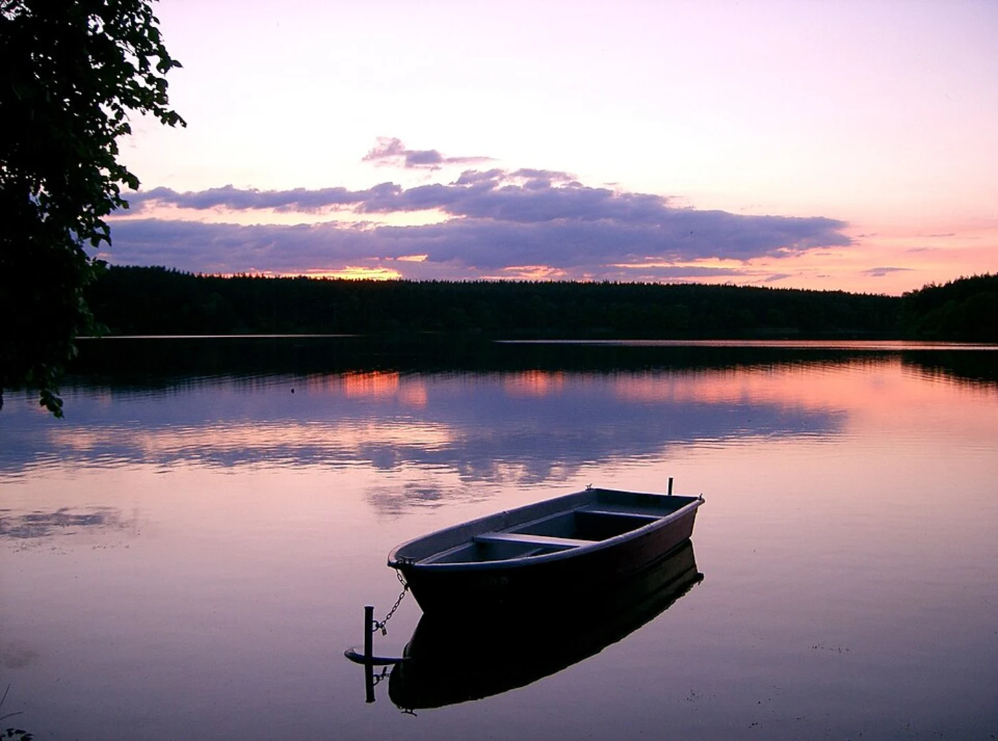 An image depicting the trail Dreetzsee Loop from Carwitz and its surrounding area.
