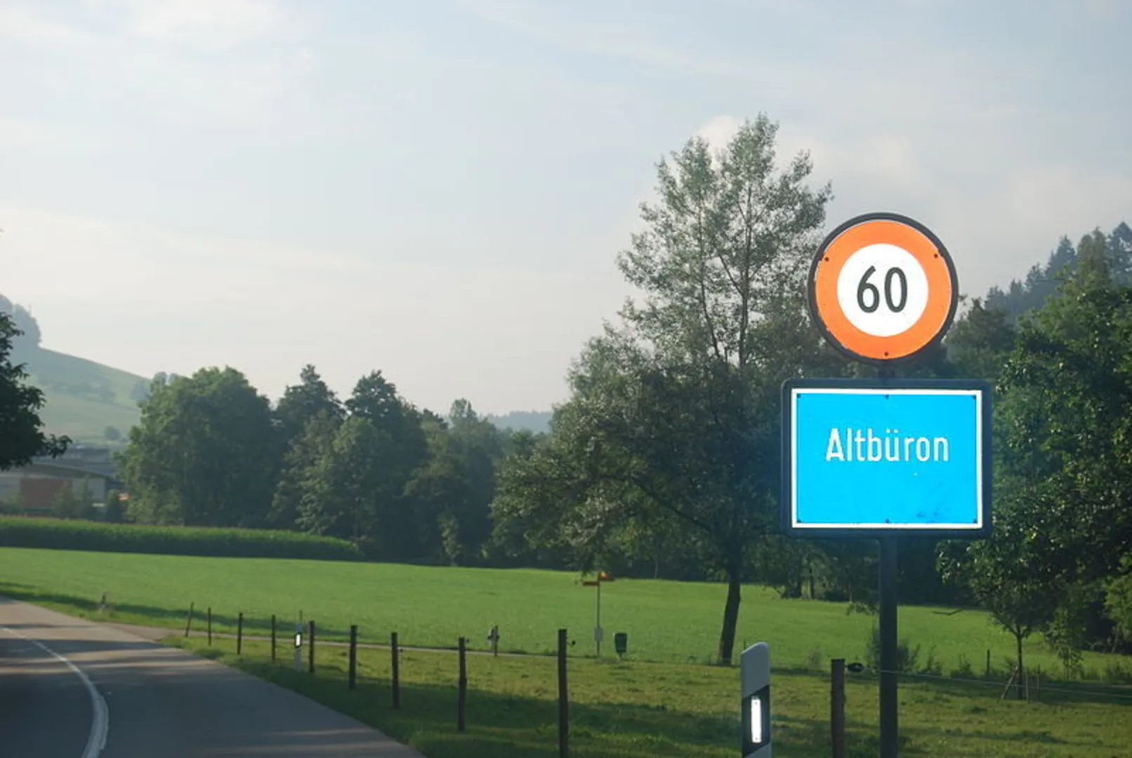 An image depicting the trail Altbüron - St Urban and its surrounding area.