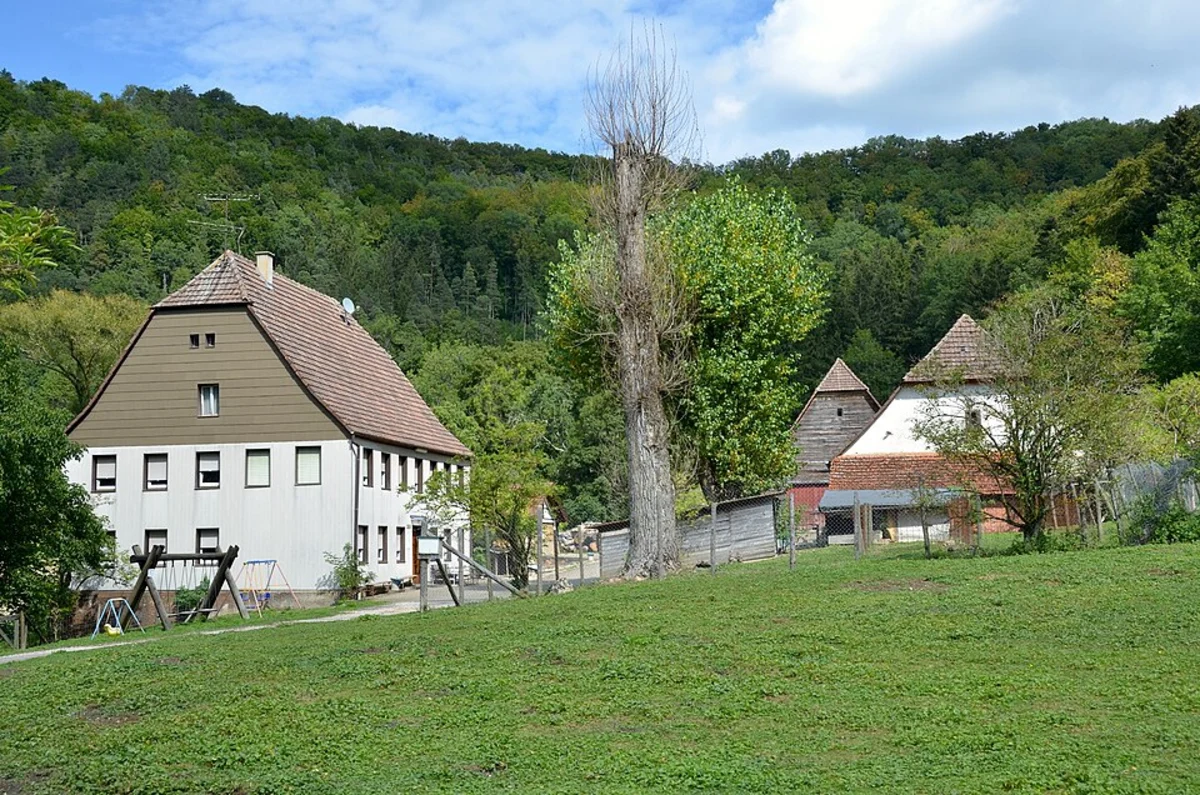 Hoher Berg via Schwaebische Alb Nordrand Weg