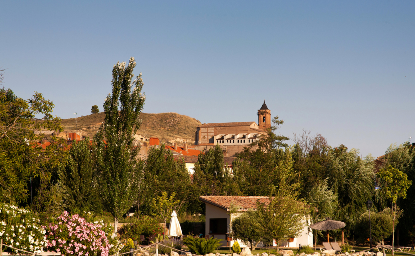 An image depicting the trail Paracuellos de Jiloca - Cerro Santa Cruz SL Z 51 and its surrounding area.