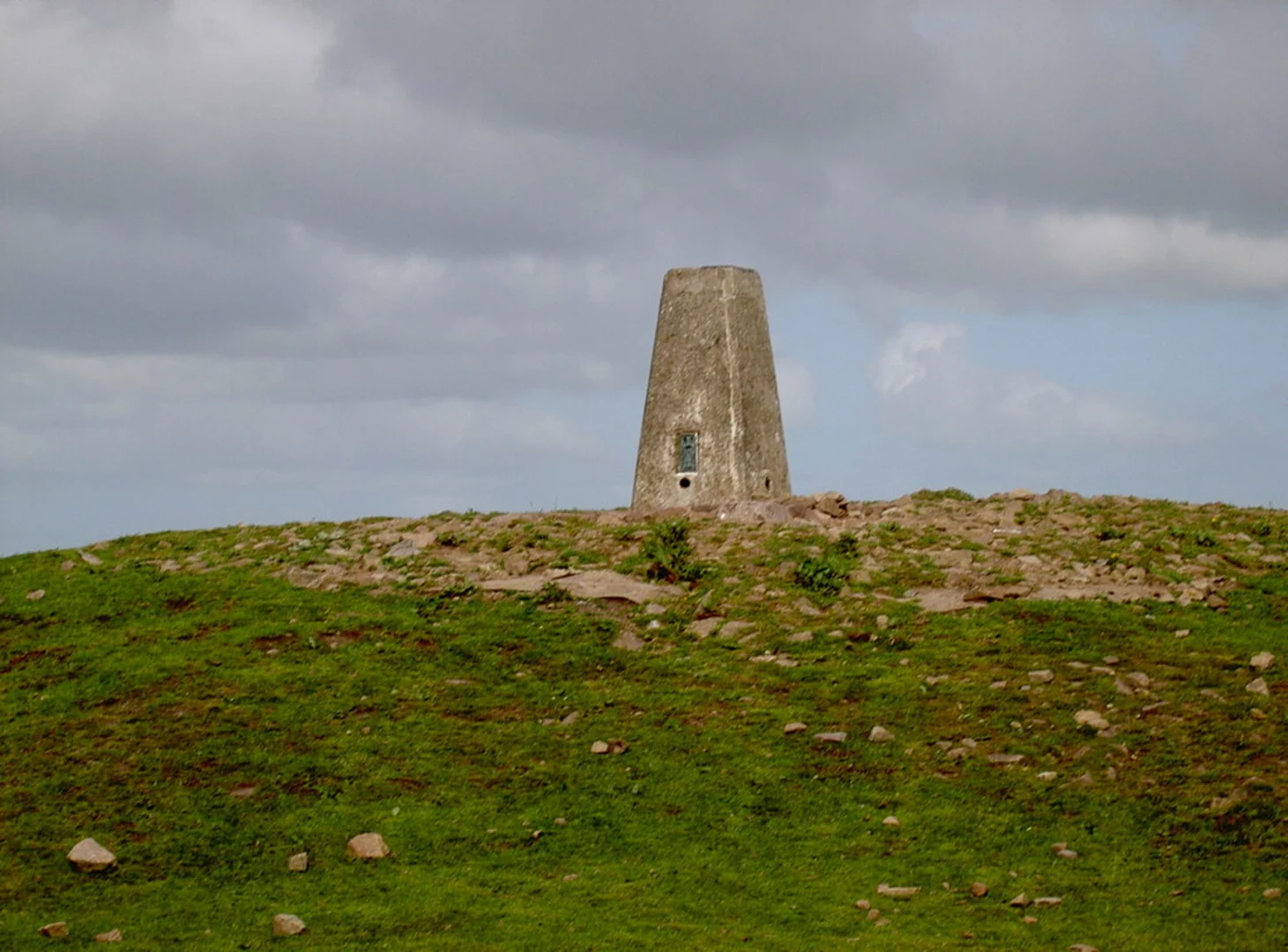 An image depicting the trail Beacon Batch Loop via Limestone Link and its surrounding area.