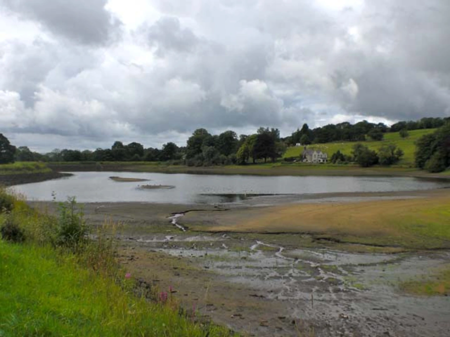 An image depicting the trail Lake Burwain and Slipper Hill Reservoir Loop from Colne and its surrounding area.