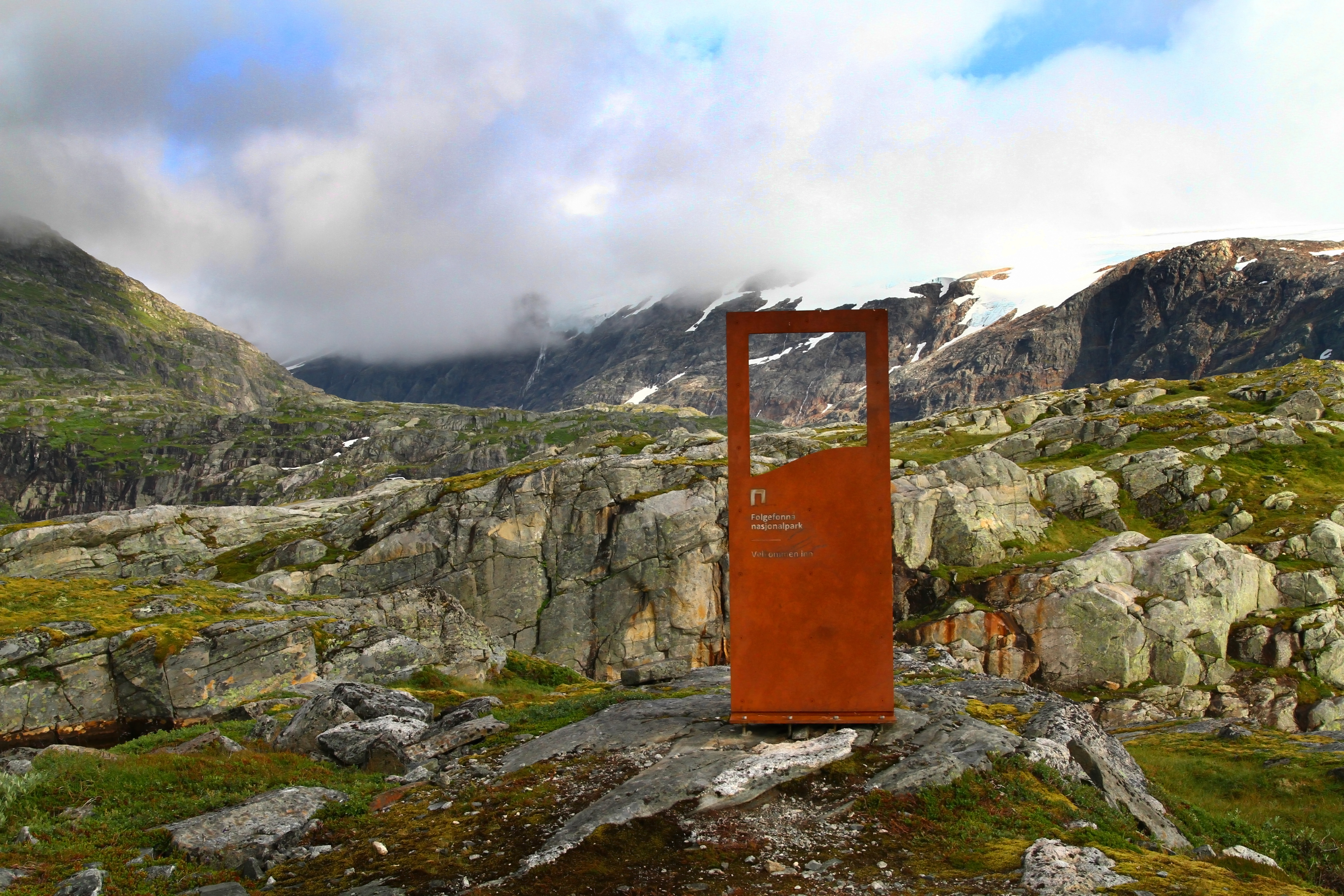 An image depicting the trail Folgefonna National Park and its surrounding area.