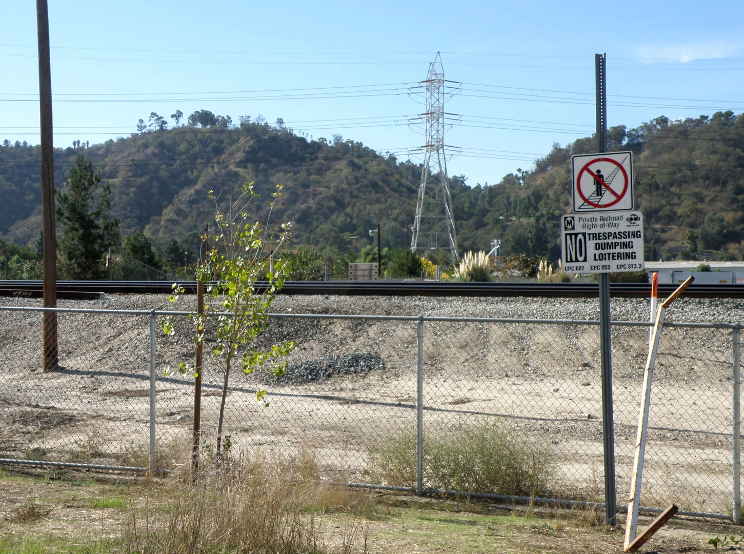 An image depicting the trail Rio de Los Angeles State Park Loop and its surrounding area.