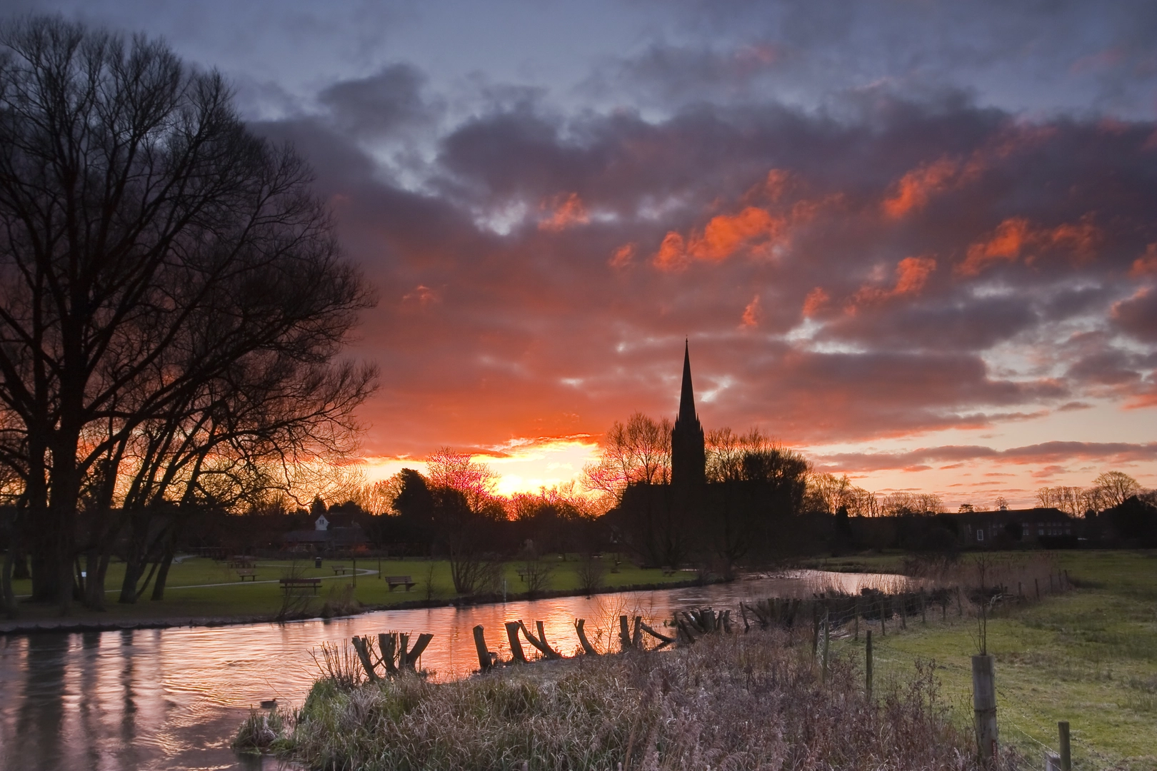 An image depicting the trail Sarum Way and its surrounding area.