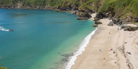 An image depicting the trail Creeks and Coves - Bodinnick - Polruan and Fowey Walk and its surrounding area.