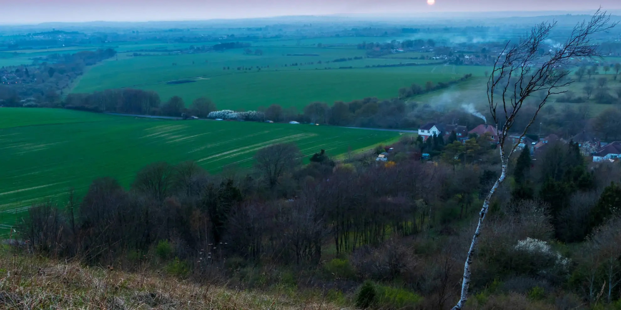 An image depicting the trail Five Knolls and Totternhoe from Robertson Corner and its surrounding area.