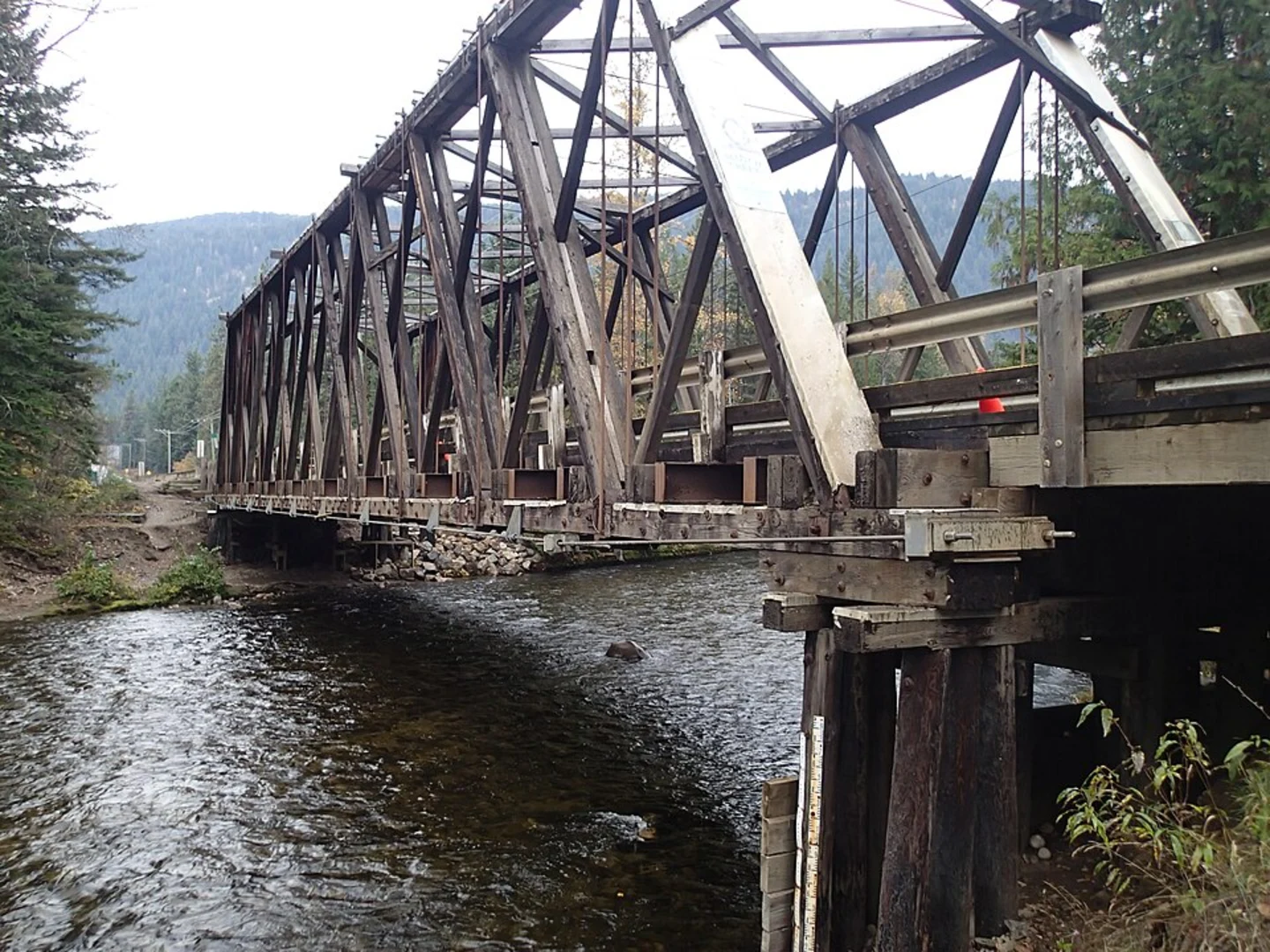 An image depicting the trail Chellaston, Ambaston and Aston on Trent Loop Walk via River Derwent and its surrounding area.
