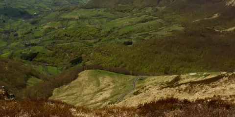 An image depicting the trail GR 400 - Tour of Cantal Volcanoes and its surrounding area.