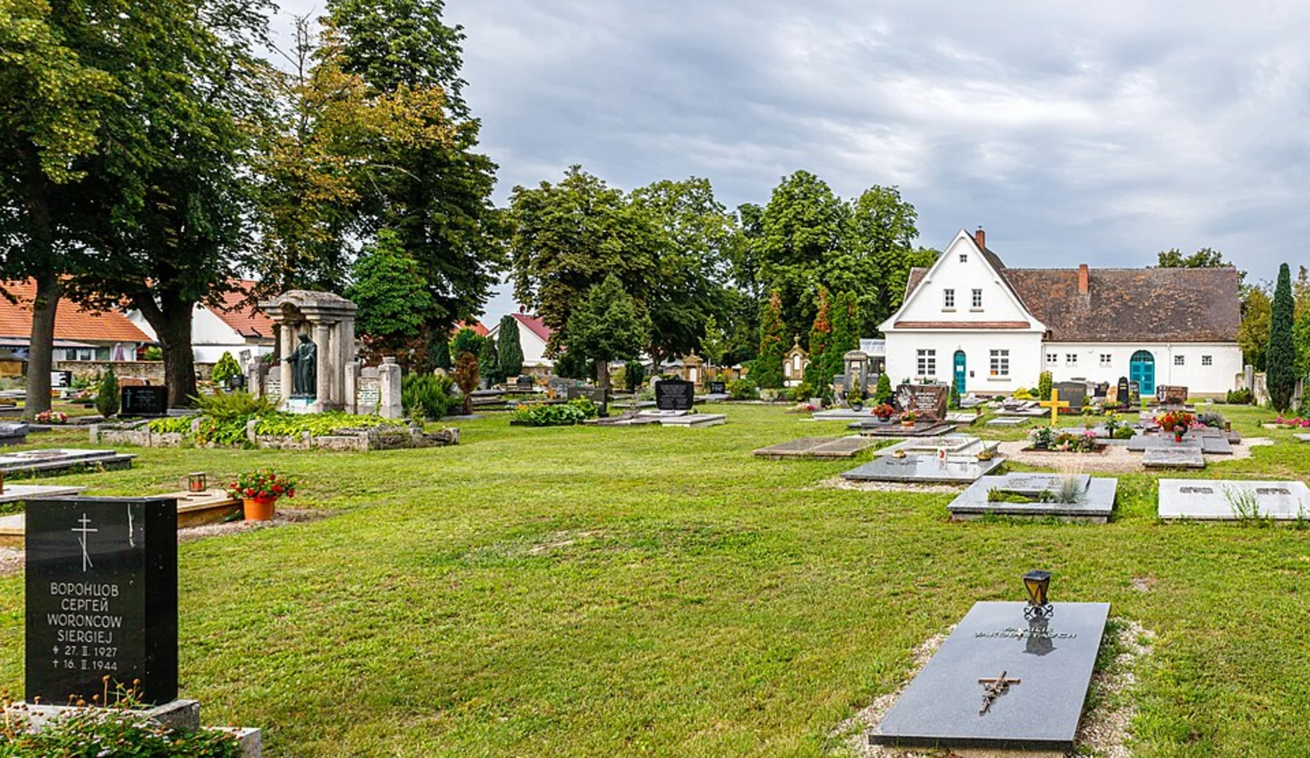 An image depicting the trail Idstein Loop via Fischteich Wolfsbach and its surrounding area.