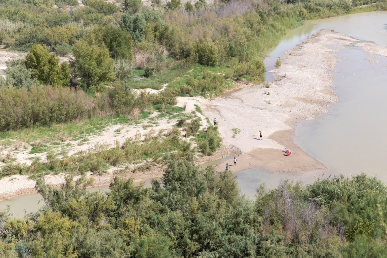 An image depicting the trail Santa Elena Canyon Trail and its surrounding area.