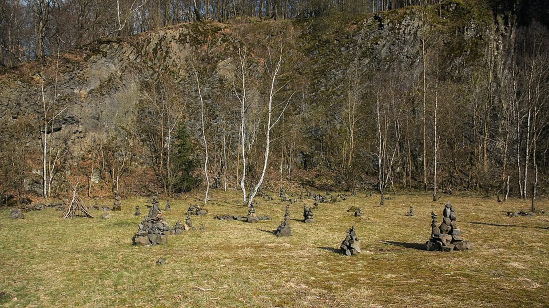 An image depicting the trail Koenigspfad Loop and its surrounding area.