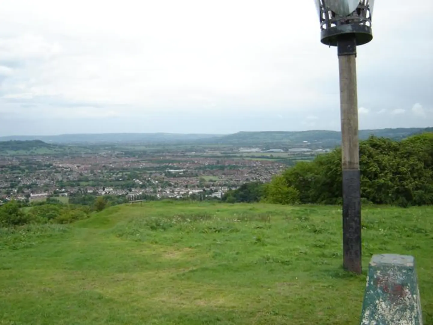 An image depicting the trail Robinswood Hill Walk and its surrounding area.