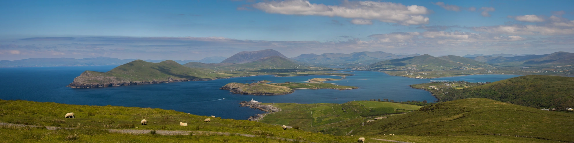 An image depicting the trail Slí Grainne Mhaol and its surrounding area.
