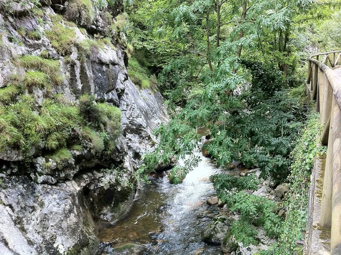 An image depicting the trail Route of the Collada de Isorno and its surrounding area.
