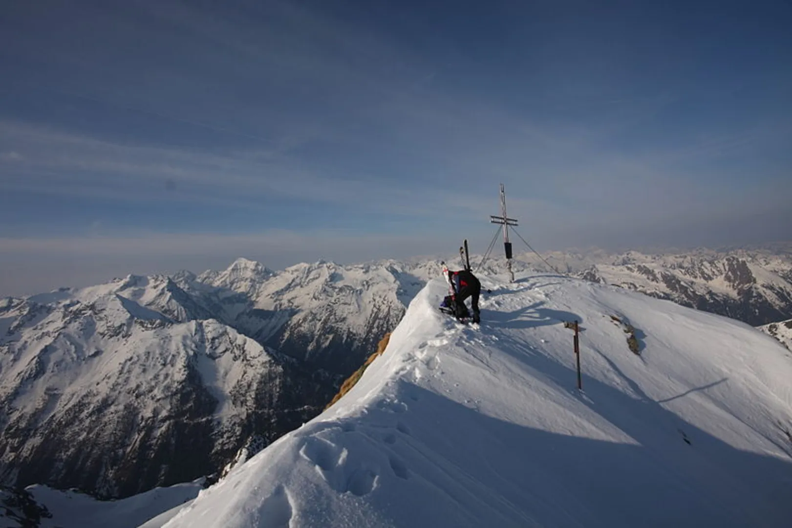 An image depicting the trail Höchstein Peak and its surrounding area.