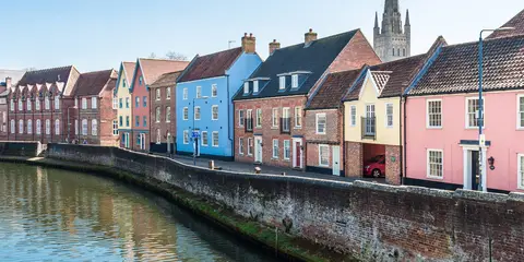 An image depicting the trail Norwich Riverside Walk and its surrounding area.