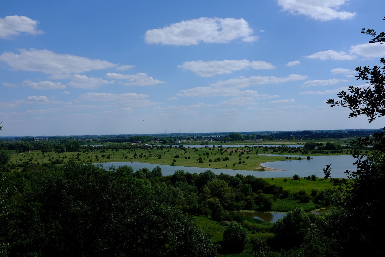 An image depicting the trail Grebbeberg and Buitenwaarden Loop and its surrounding area.
