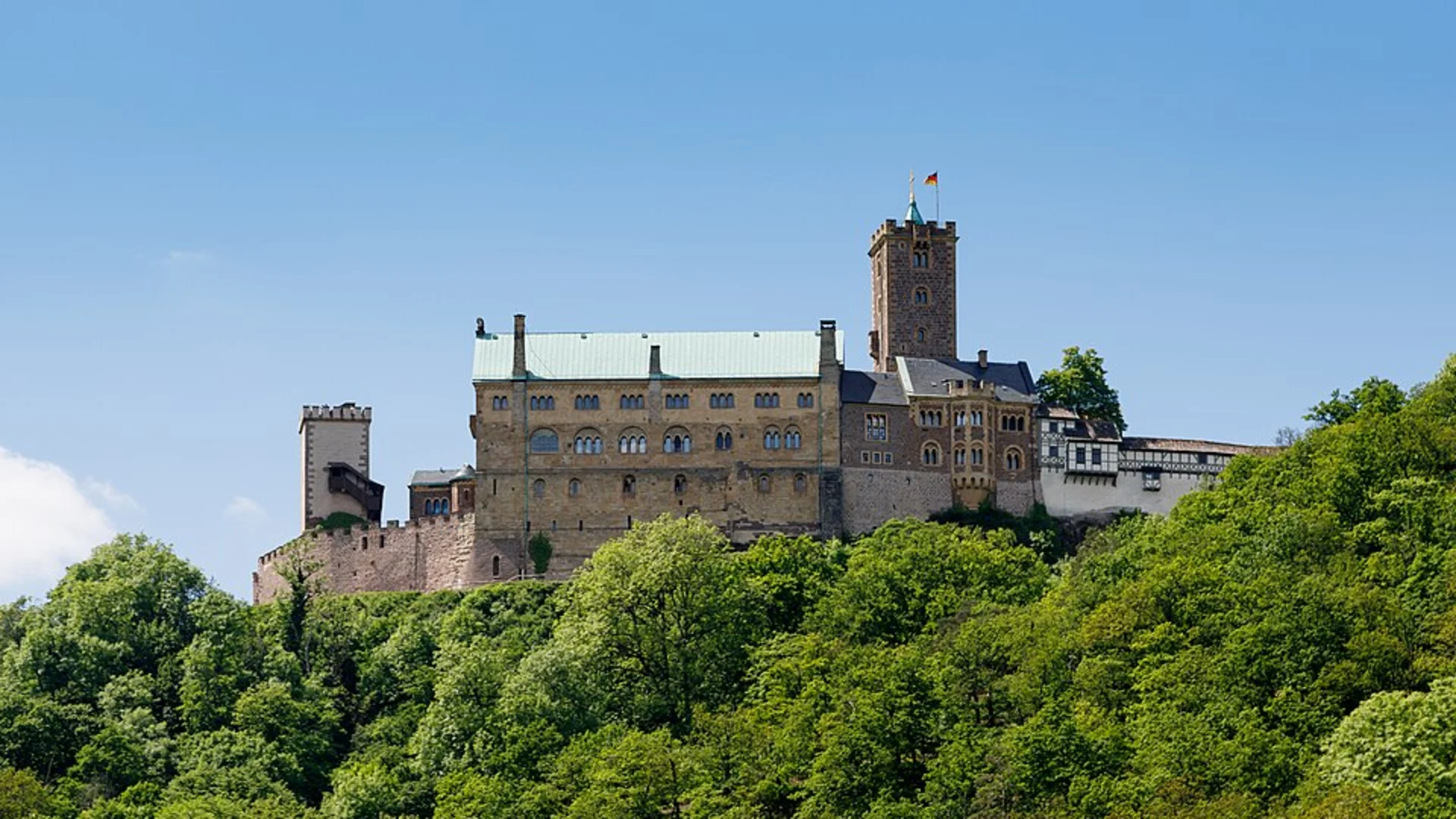 An image depicting the trail Eisenacher Burg and Wartburg Walk and its surrounding area.