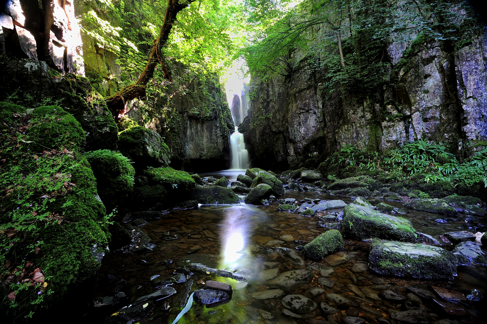 An image depicting the trail Stainforth and Catrigg Force and its surrounding area.