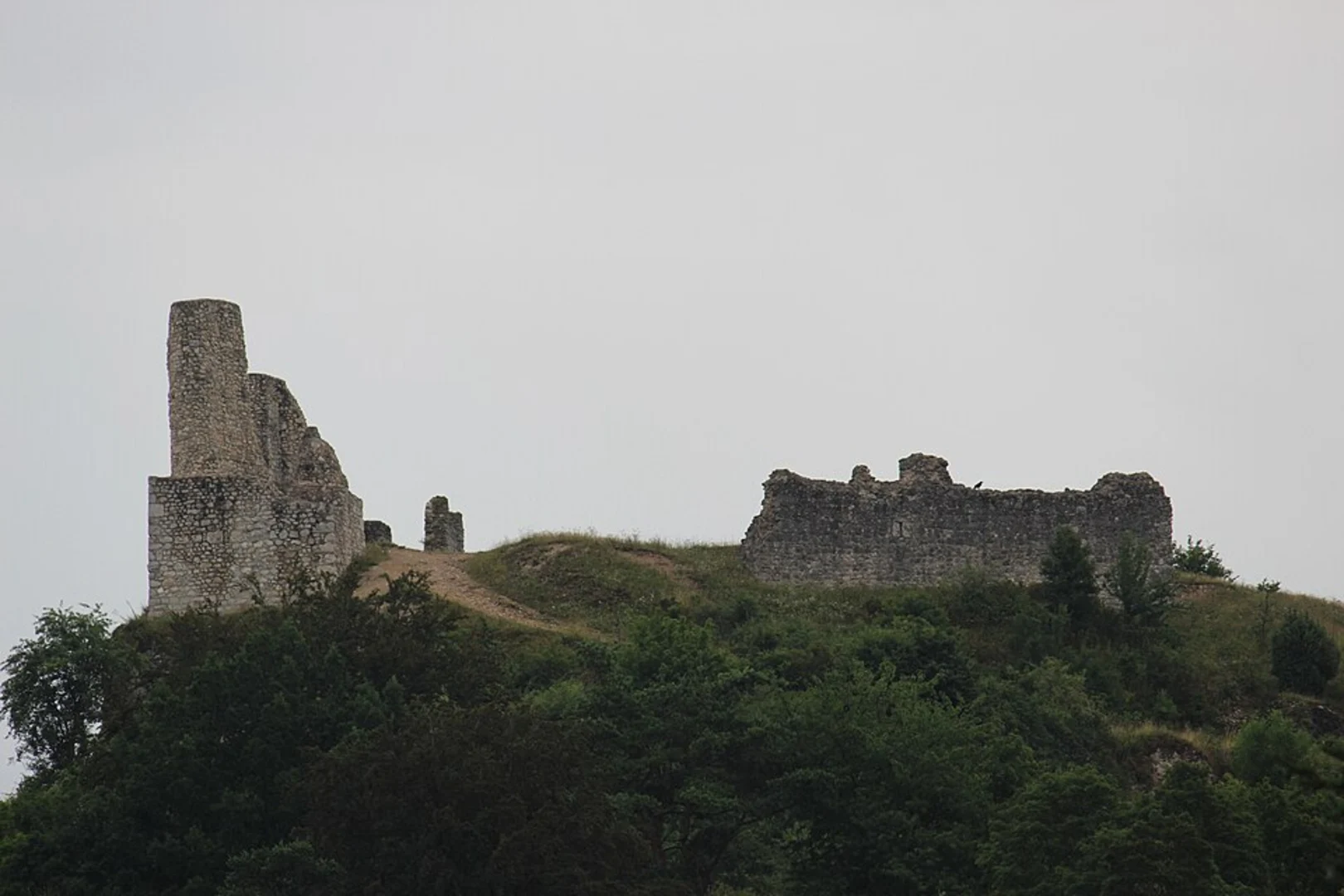 An image depicting the trail Burgruine Hohenburg via Schlossbergtour and its surrounding area.