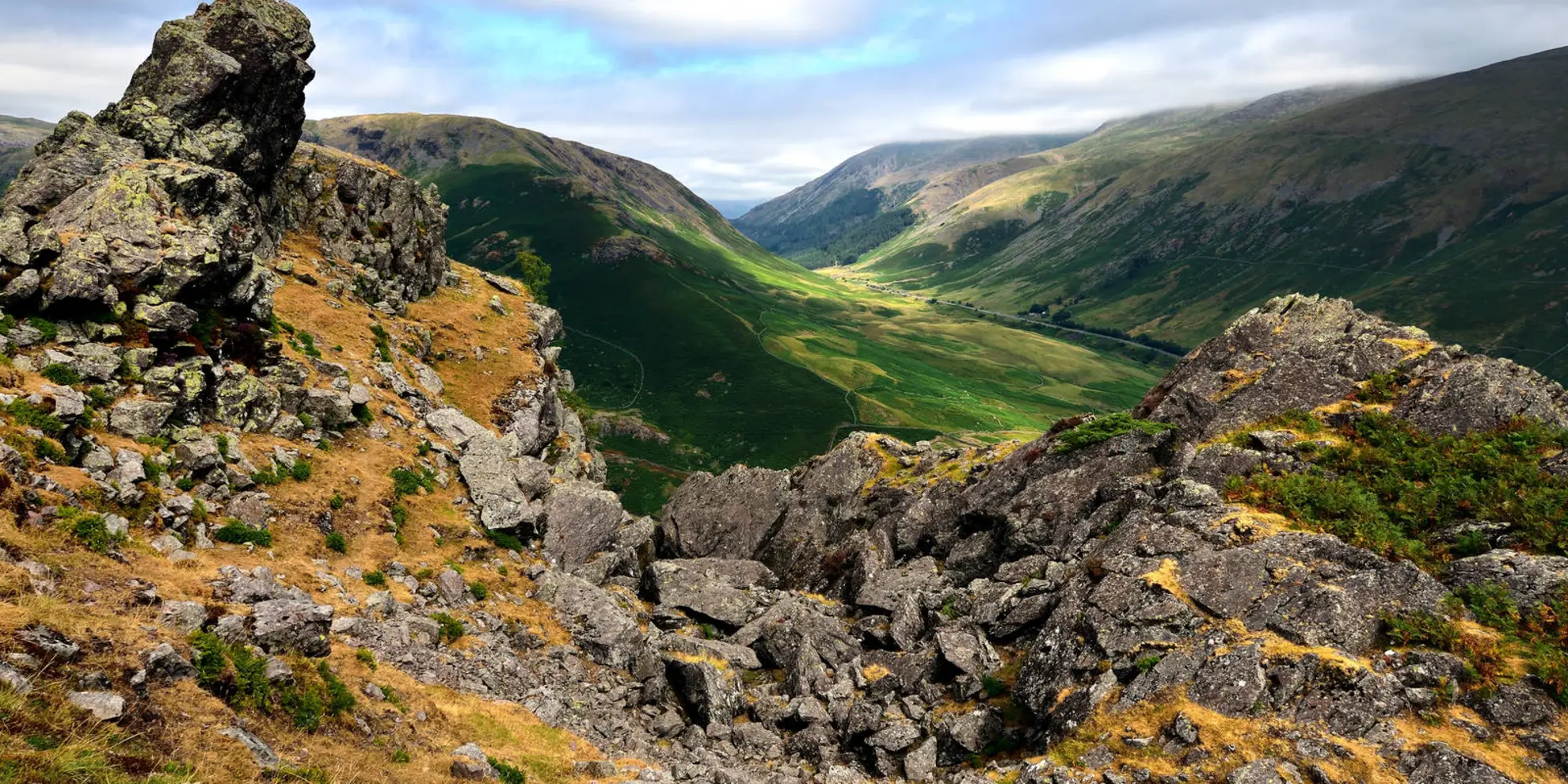 An image depicting the trail Helm Crag and its surrounding area.