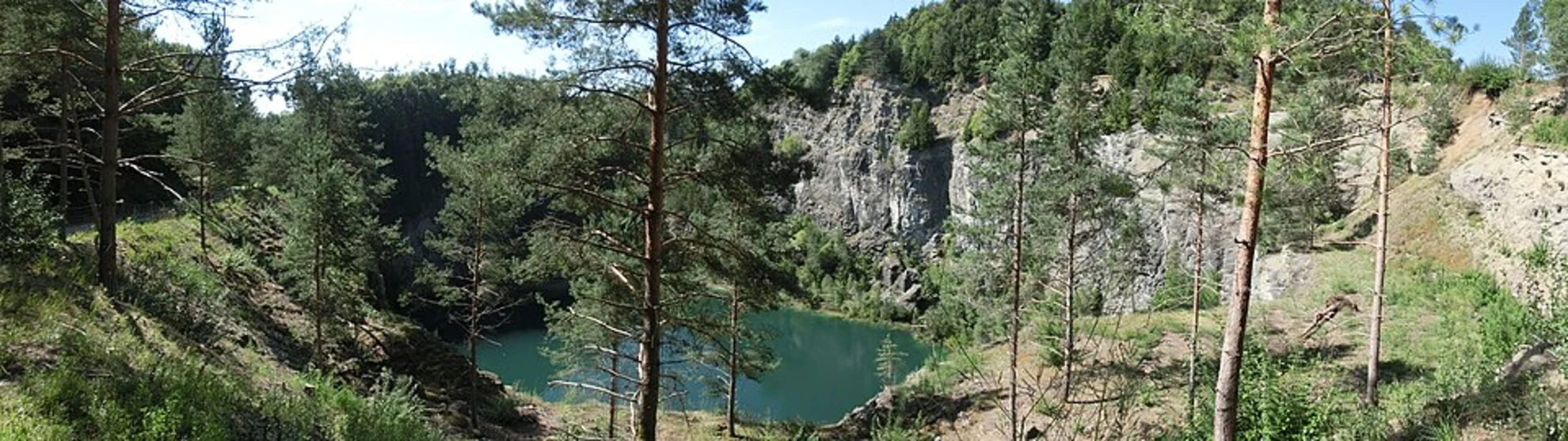 An image depicting the trail Höweneg and Höweneggkratersee Loop and its surrounding area.