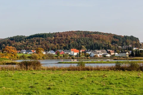 An image depicting the trail Natursteig Sieg and its surrounding area.