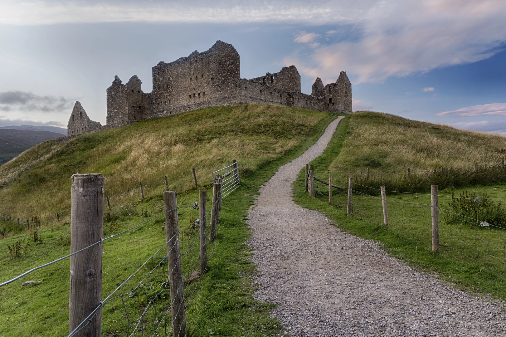An image depicting the trail Kingussie to Blair Atholl and its surrounding area.