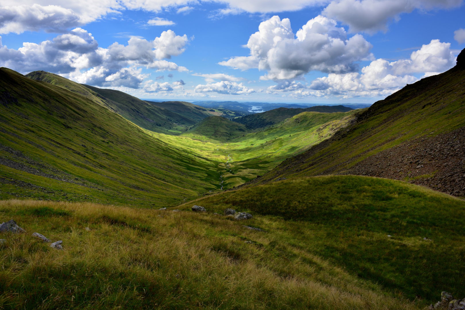 An image depicting the trail Froswick and its surrounding area.