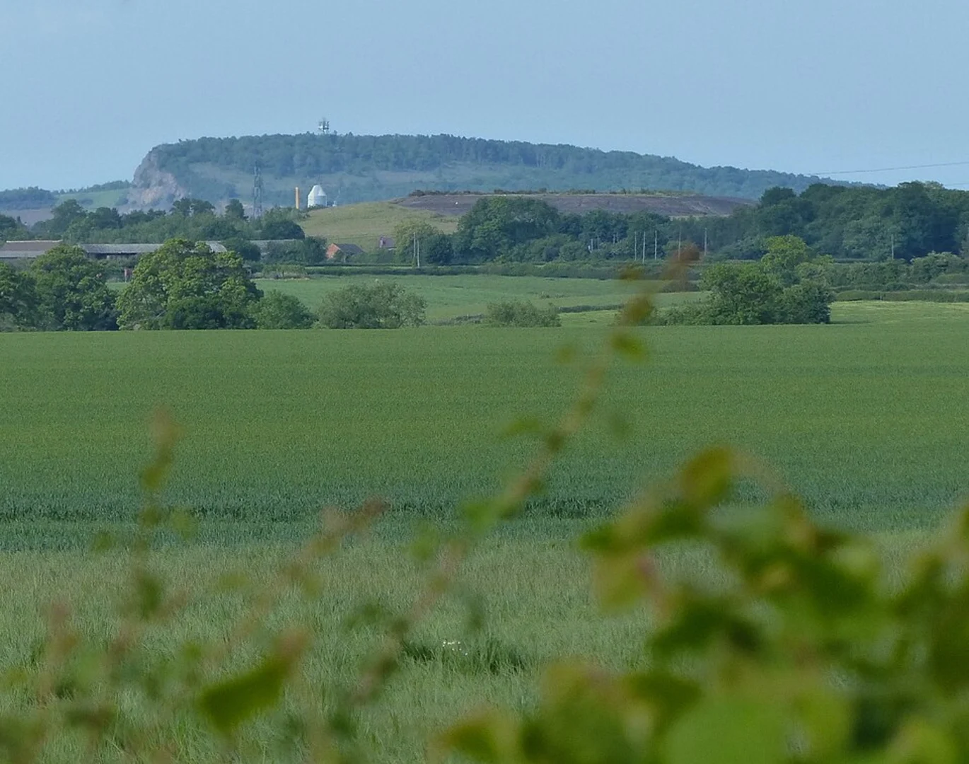 An image depicting the trail Bardon Hill from Warren Hills Road and its surrounding area.
