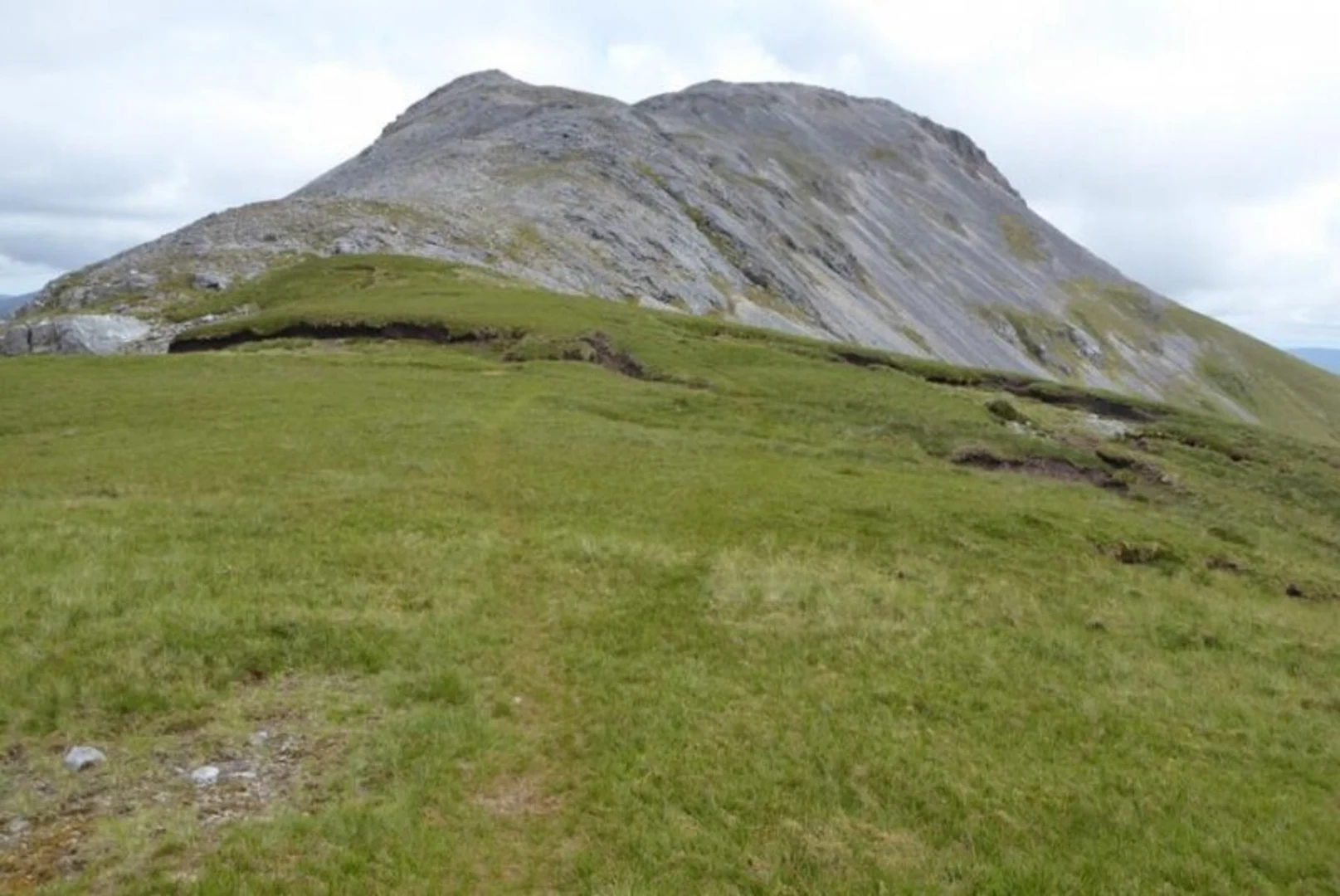 An image depicting the trail Benbaun and An Bhinn Bhán Loop and its surrounding area.
