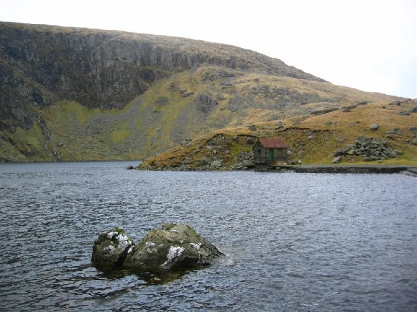 An image depicting the trail Craig Eigiau - Melynilyn and Dulyn Resrs nr Tal-y-Bont and its surrounding area.