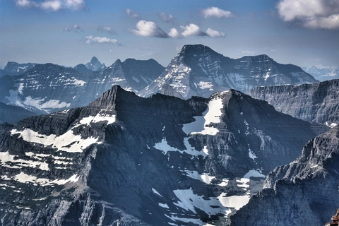 An image depicting the trail Loneman Mountain Lookout Trail and its surrounding area.