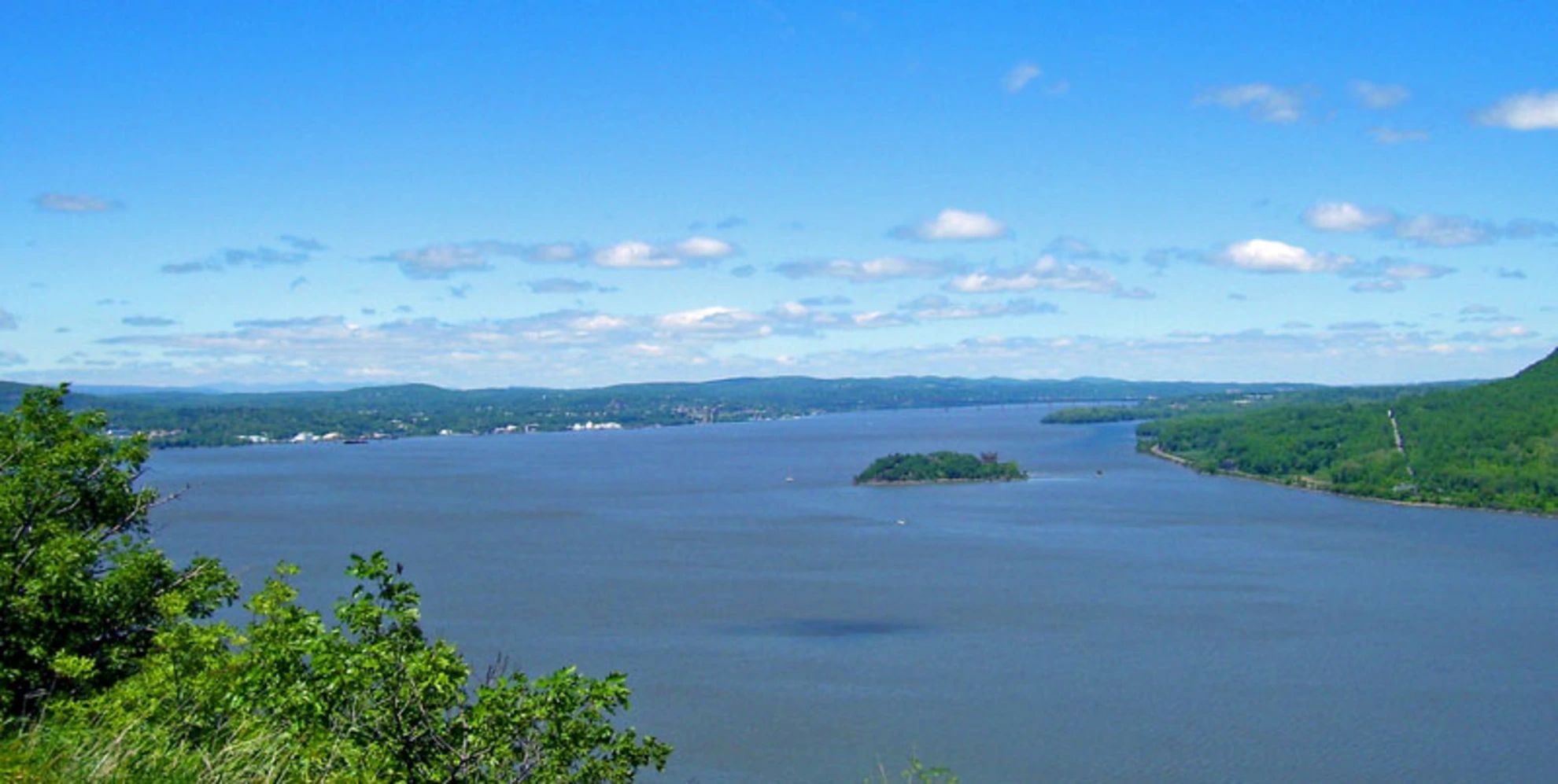 An image depicting the trail Dennings Point Via Fishkill Creek Trail and its surrounding area.