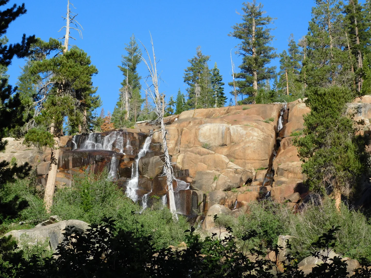 An image depicting the trail Pacific Crest Trail - Agnew Meadows Campground and its surrounding area.