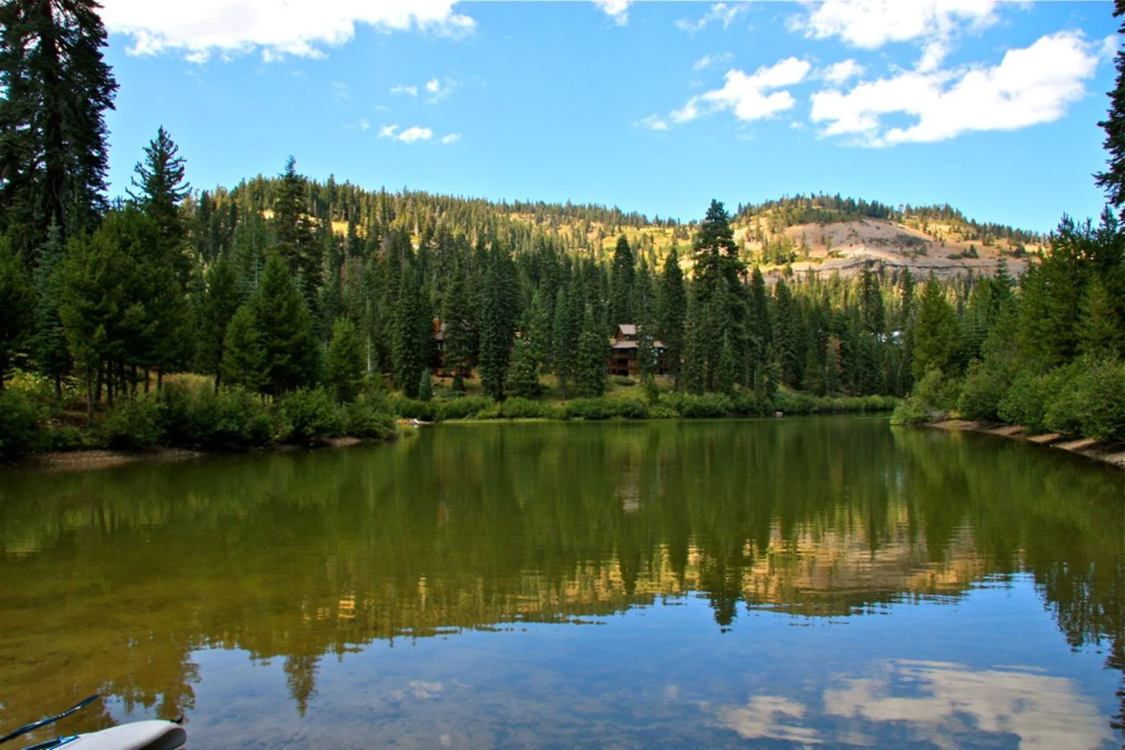 An image depicting the trail Bear Lake and its surrounding area.