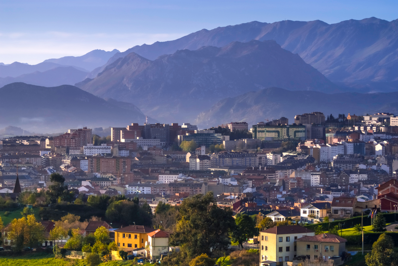 An image depicting the trail GR 100-1 Gijón - Puerto de Pajares and its surrounding area.