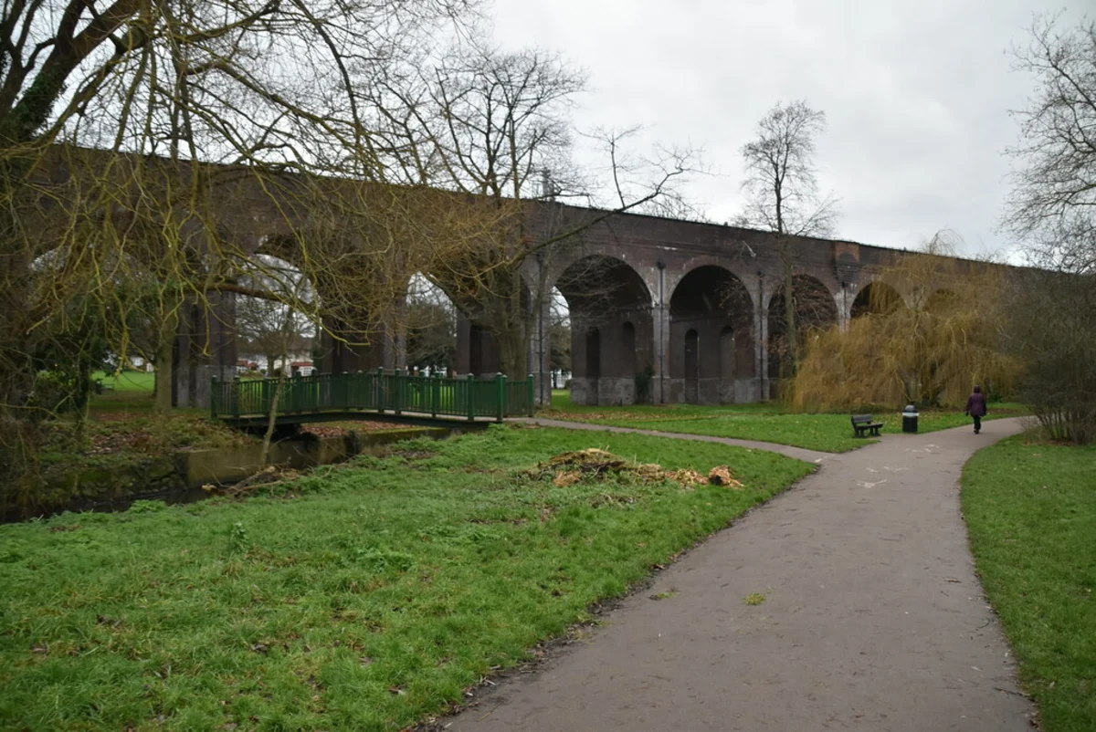 Oak Hill Park, Brinswick Park and Arnos Park via Waterfall Walk and Everleigh Walk