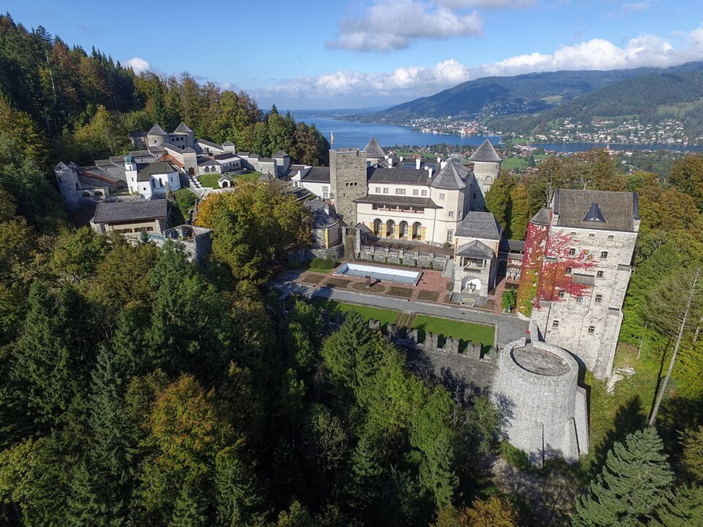 An image depicting the trail Am Steinhorst, Ringberg and Schusterwiese Loop and its surrounding area.
