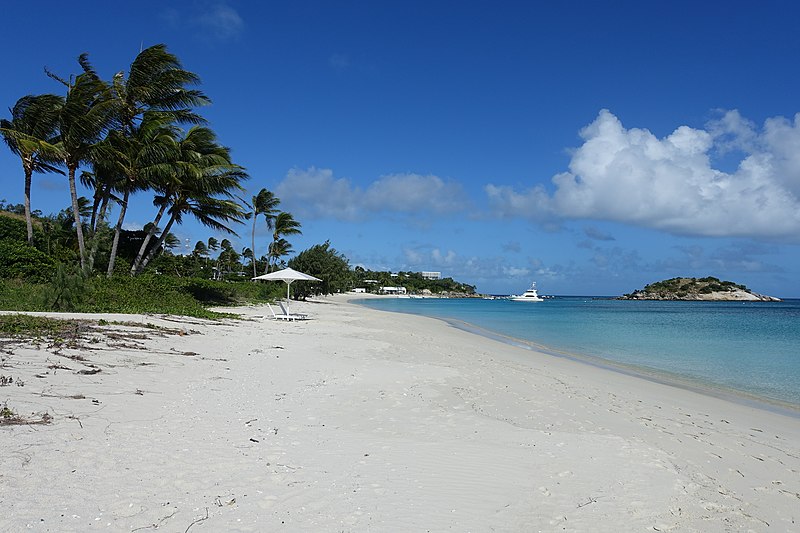 An image depicting the trail Lizard Island National Park and its surrounding area.