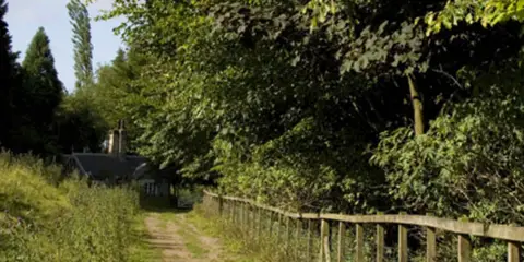 An image depicting the trail Welton - Welton Dale - Wauldby Dam - Turtle Hill - South Wold and Elloughton Hill and its surrounding area.