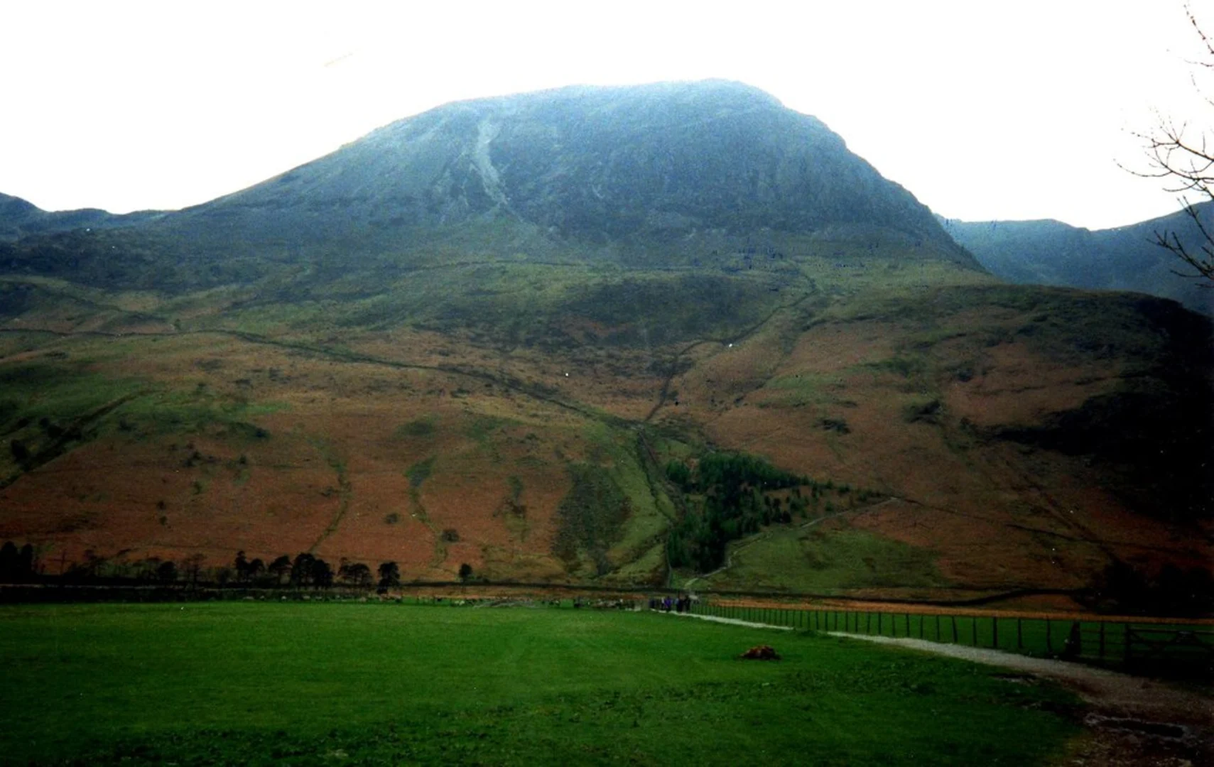 An image depicting the trail Hey Stacks and Warnscale Bottom Loop and its surrounding area.