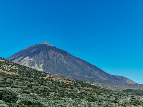 An image depicting the trail Mirador de Pico Viejo and its surrounding area.