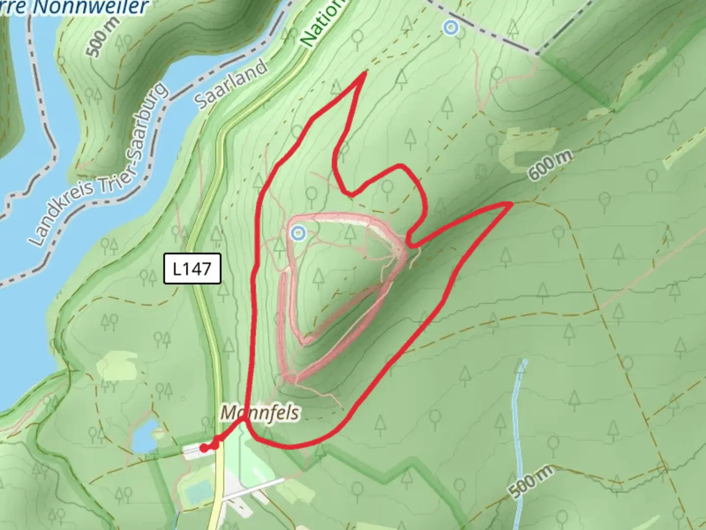 An image depicting the trail Hunnenringweg Loop from Kloppbrucher-Weiher and its surrounding area.