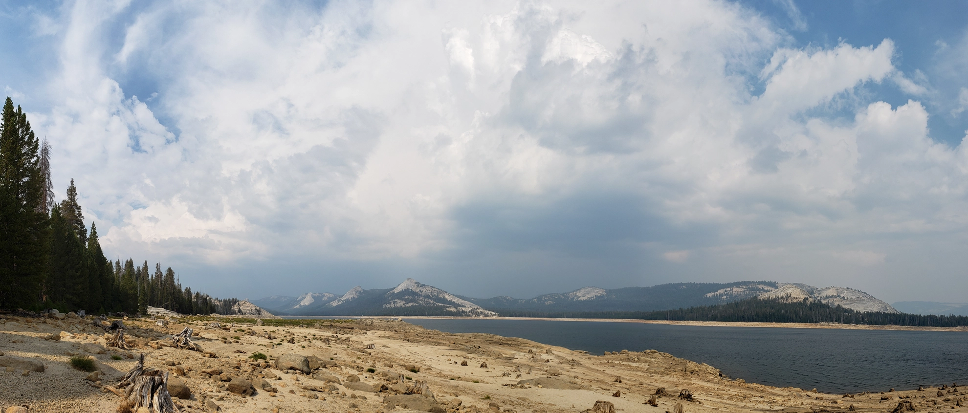 An image depicting the trail Island Lake, Rock Lake and Cliff Lake via Dinkey Lakes Trail and its surrounding area.